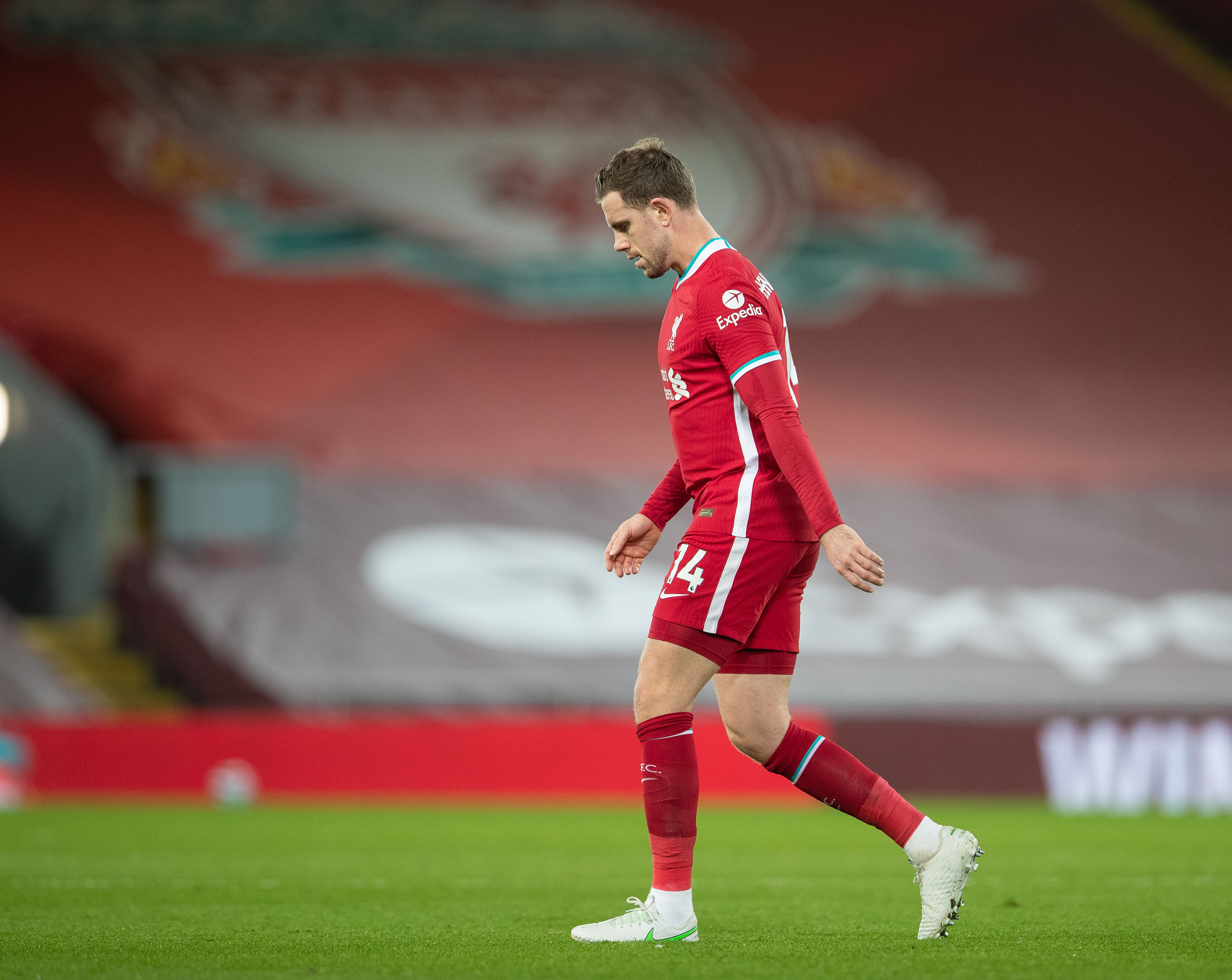 阿斯：阿隆索高压战术的每个方向都出现漏洞，并缺乏战术的稳固性（阿斯：阿隆索高位逼抢漏洞频出，整体稳定性不足）