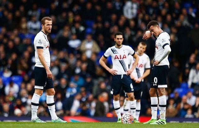 广东宏远标配！两新星完成入队仪式 球迷调侃厂家赶紧打钱（广东宏远惯例操作！两新星正式报到，球迷玩笑：厂家快打款）