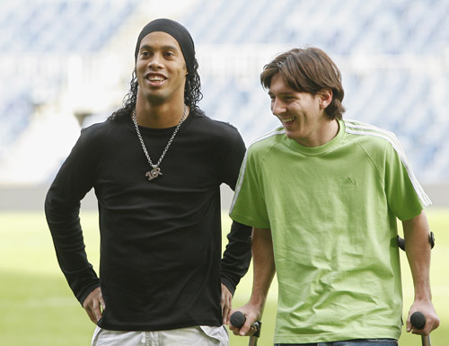 亚冠战报：蓉城惊艳逼平神户，海港晋级战在即（亚冠快讯：蓉城精彩战平神户，海港晋级关键战将至）