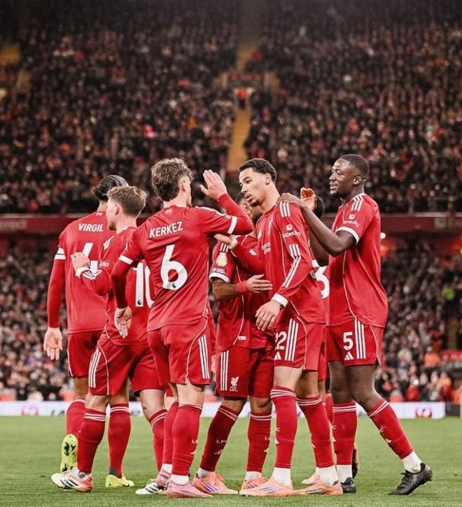 主持人爆料：麦金在圣米伦时，曾被队友扔出的训练杆刺伤大腿（主持人透露：麦金效力圣米伦期间曾被队友掷出的训练杆刺伤大腿）