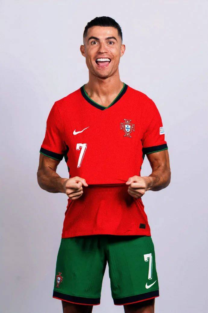 葡超战报：门将互送大礼，奥利维拉染红，葡体4-1吉马良斯（葡超战况：门将互送礼，奥利维拉染红，葡萄牙体育4-1吉马良斯）