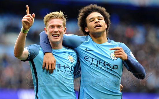 荷兰大名单：范戴克领衔；费耶诺德球员瓦伦特首次入选（荷兰队名单公布：范戴克压阵，费耶诺德的瓦伦特首次入选）