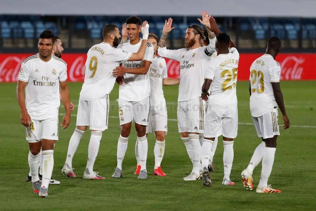 石破天惊!斯图边锋勒威林轰超远距离世界波，球速高达122km／h（惊天怒射！斯图边锋勒威林超远程世界波破门，球速飙至122公里／小时）