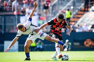 鲍威尔：高诗岩做出了非常好的表率作用 他能够把全队融在一起（鲍威尔赞高诗岩：以身作则，带动全队融为一体）