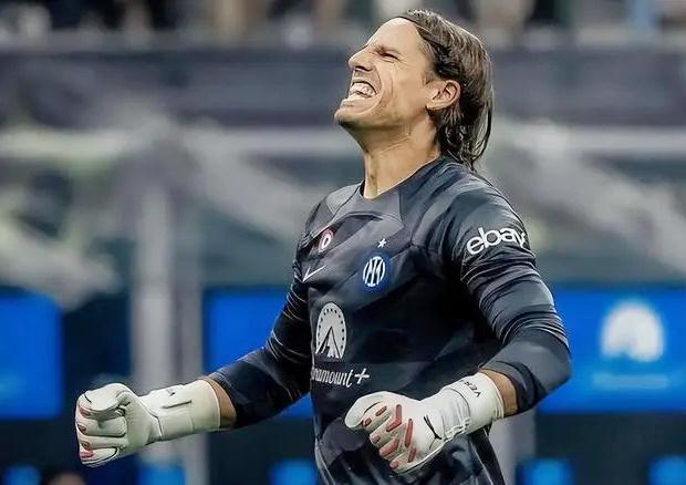 官方：法兰克福后卫鲍姆在赛季首秀中膝盖内侧副韧带受伤（法兰克福官方：后卫鲍姆在赛季首秀中不慎伤到膝部内侧副韧带）