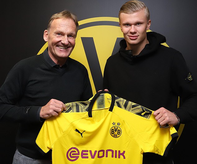 刘军帅晒海牛队与远征军合照：又在末轮完成目标，祝未来可期