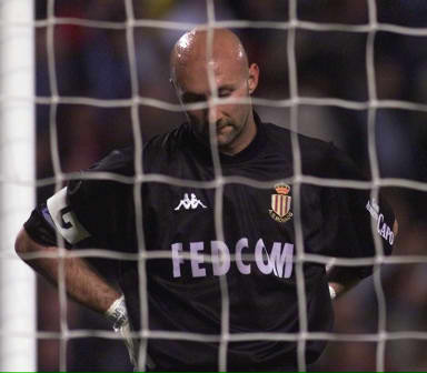 罗马诺：霍尔将在周二进行体检，转会费为2500万+400万英镑（罗马诺：霍尔周二接受体检，转会费2500万英镑+400万附加条款）