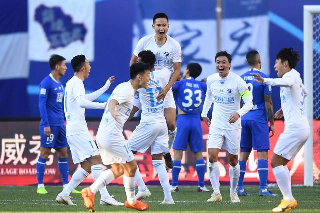 世体：法兰克福球迷在诺坎普制造骚乱，巴萨要求经济赔偿（世体：法兰克福球迷在诺坎普引发骚动，巴萨提出经济索赔）