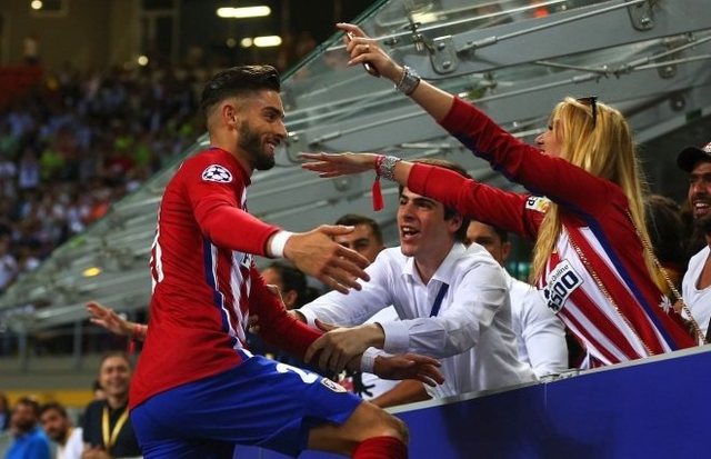 费城内线强势统治篮下（费城内线霸气掌控禁区）