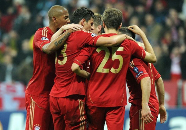 利兹联主场气势如虹，连斩蓝军创26年纪录（利兹联主场强势，连克蓝军刷新26年纪录）