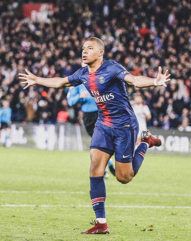 榜眼梦游11中1福克斯空砍25分，米切尔28+8，骑士送马刺交手6连败（榜眼手感低迷仅11投1中，福克斯25分难救主，米切尔28+8领军，骑士对马刺豪取交手6连胜）