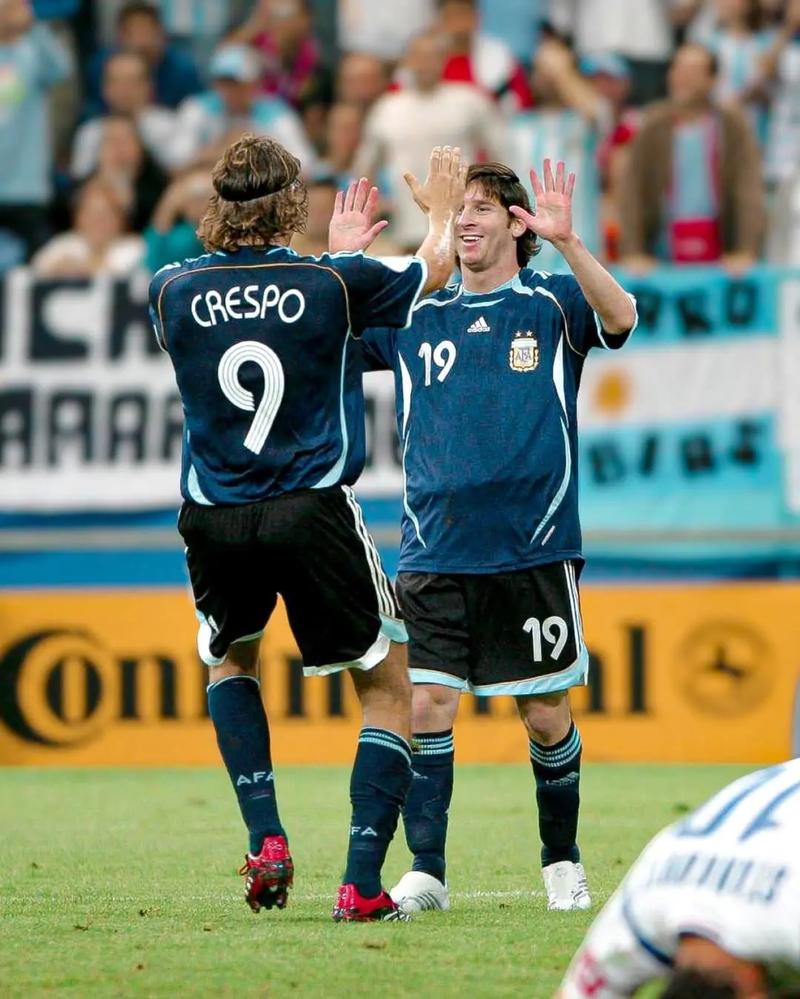 美媒：锡安前队友称锡安拥有詹姆斯级别的天赋，本可以更出色（美媒：锡安前队友称其具詹姆斯级天赋，本可取得更高成就）