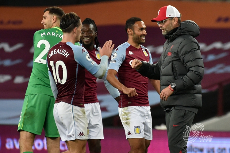 美媒：尼克斯补强瞄准迪温琴佐和阿尔瓦拉多，且已与对方球队接触（美媒：尼克斯将迪温琴佐与阿尔瓦拉多列为补强目标，已与其所属球队展开洽谈）