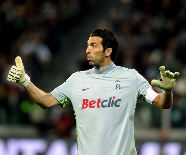 每体：什琴斯尼8场丢了15球，和霍安-加西亚差距巨大（每体：什琴斯尼8战丢15球，与霍安-加西亚差距悬殊）