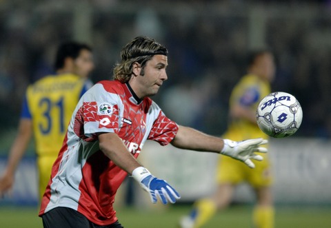 每体：埃里克将与巴萨续约至2029年，并含一年续约选项（每体报道：巴萨将与埃里克续约至2029年，合同附带一年延长选项）