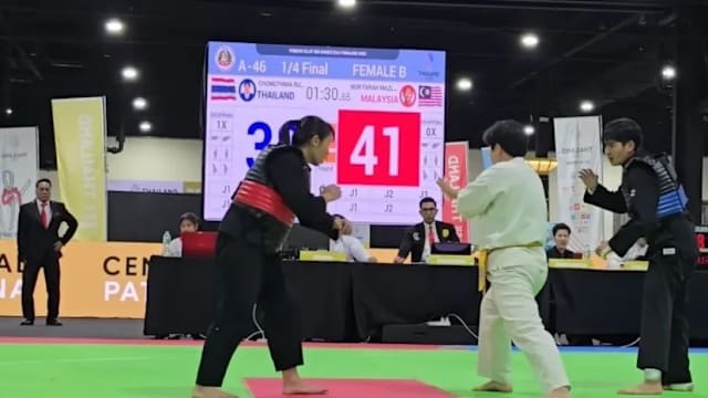 两条重大线索表明卡洛斯·巴莱巴即将加盟曼联。（两大迹象显示卡洛斯·巴莱巴接近加盟曼联）