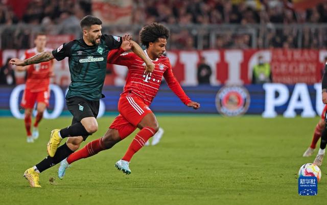 西班牙足协宣传反家暴：面对家庭暴力，直接出示红牌（西班牙足协发起反家暴倡议：对家暴行为亮出红牌）