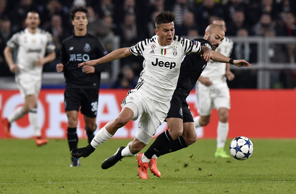 里夫斯成湖人队史第七位单场至少40+10助的球员（里夫斯成为湖人史上第七位单场砍下40分并送出10次助攻的球员）